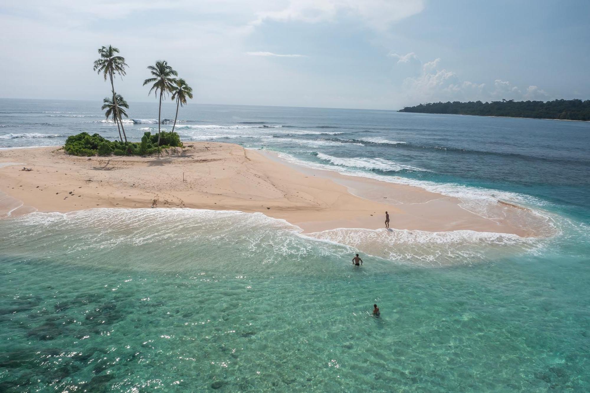 Maki Boat Hotel Padang  Exterior photo