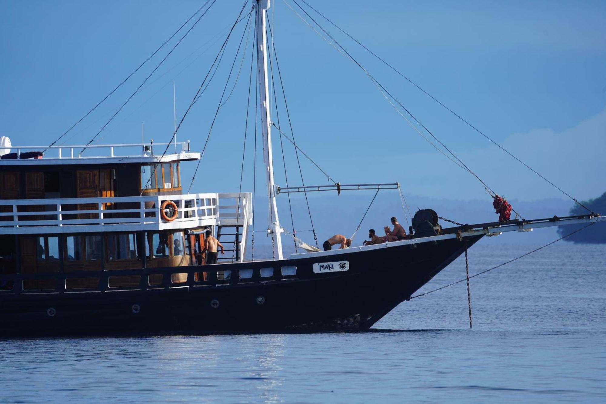 Maki Boat Hotel Padang  Exterior photo